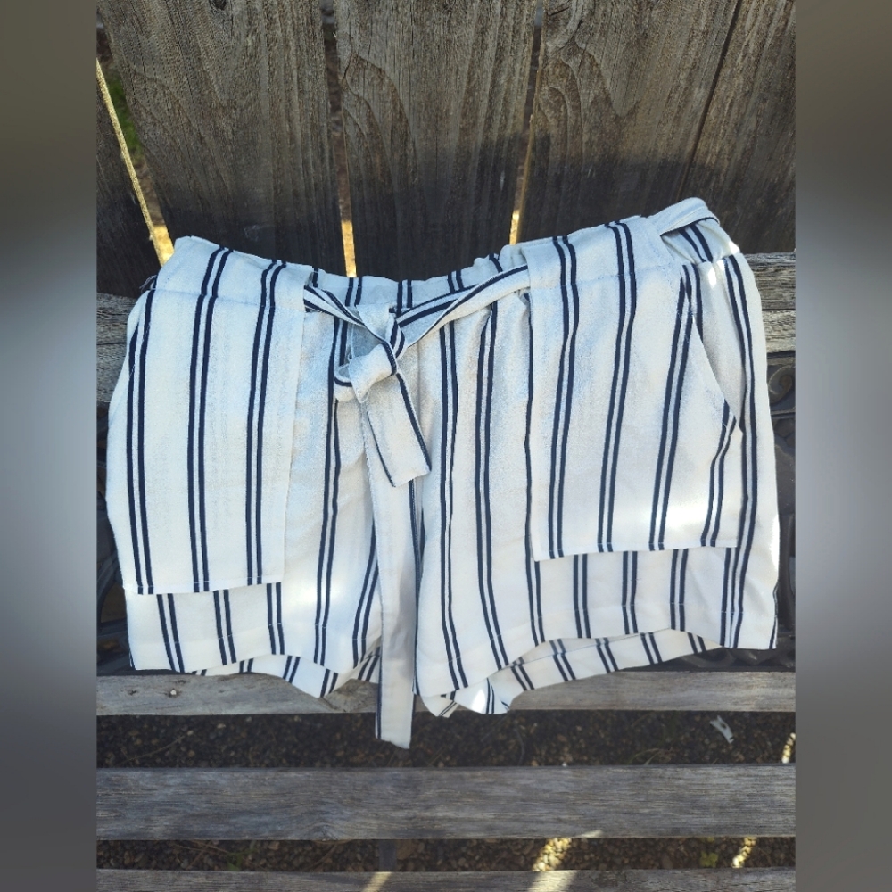 Women's like new ci sono shorts